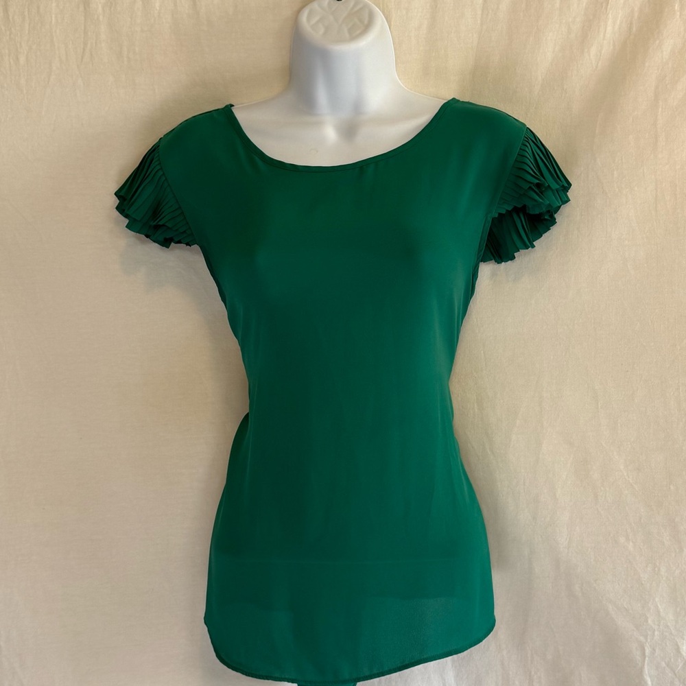D-47 Banana Republic Green Pleated Cap Sleeve Pullover Blouse Size M‎